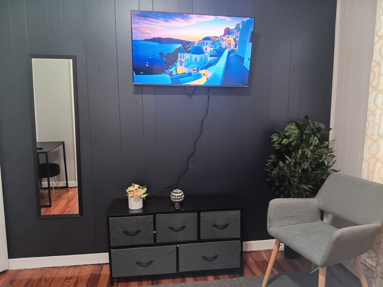 Building Photo - 125 Salina St