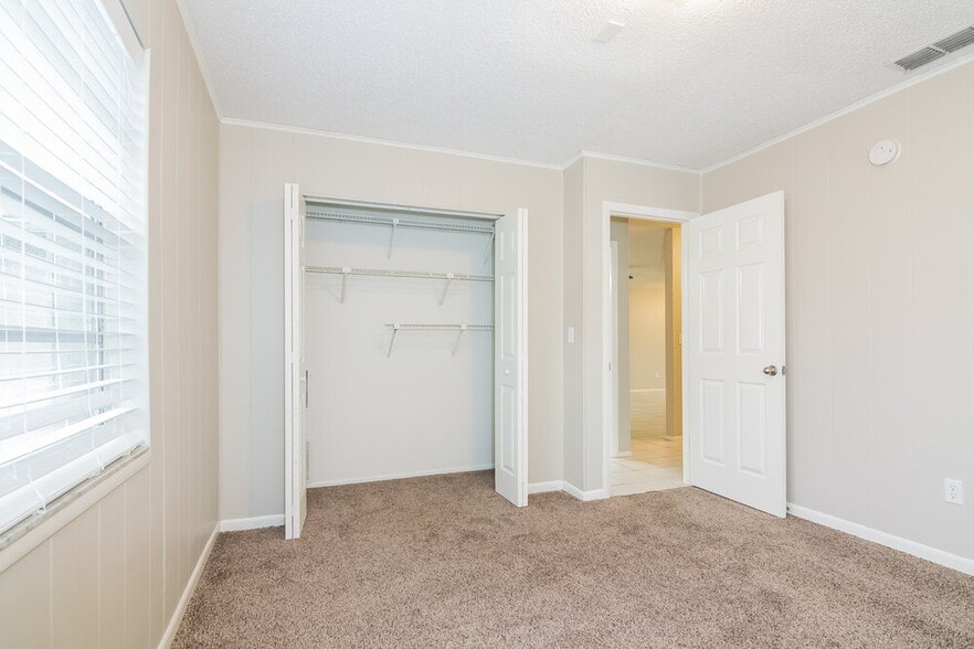 Building Photo - 545 5th St SE