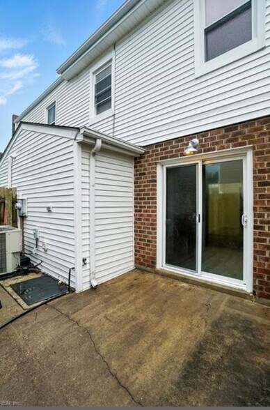 Building Photo - 590 Tenbee Ln