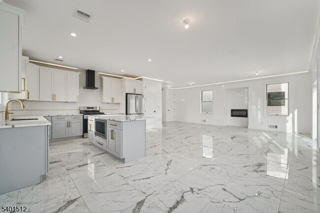 Building Photo - 19 Mountain Ave