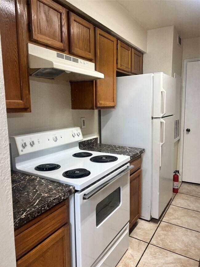 Building Photo - 9700 Leawood Blvd