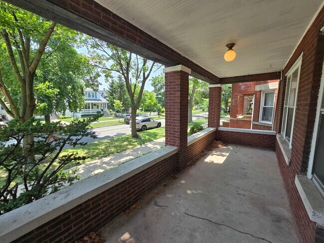 Building Photo - 5030 W Hutchinson St