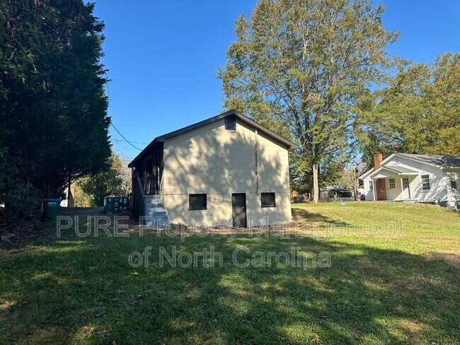 Building Photo - 111 Hillcrest Dr