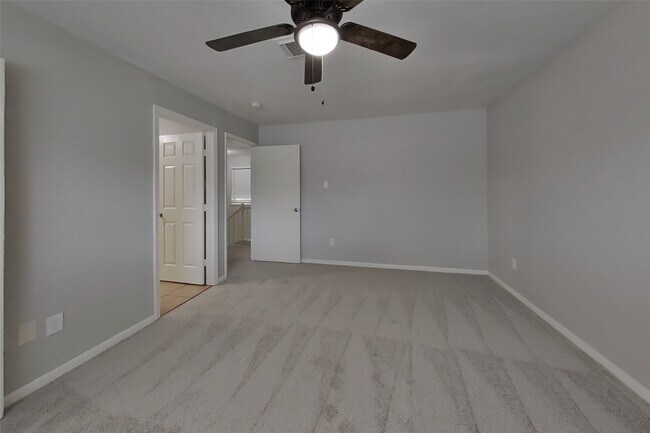 Building Photo - 2307 Hilton Head Dr