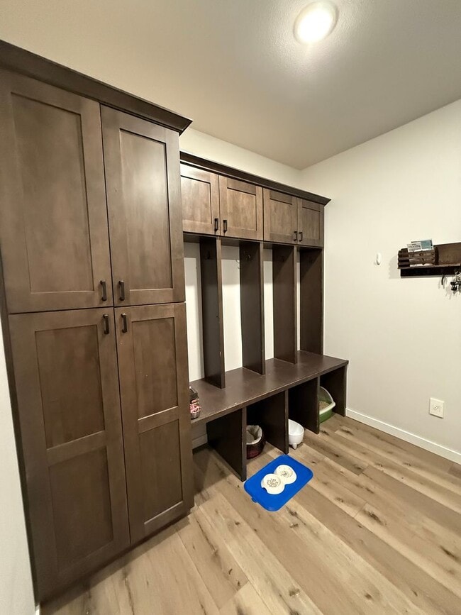 Building Photo - 4 Bedroom Home - Stonebridge Farms