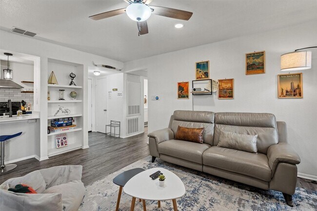 Building Photo - 4500 E Oltorf St