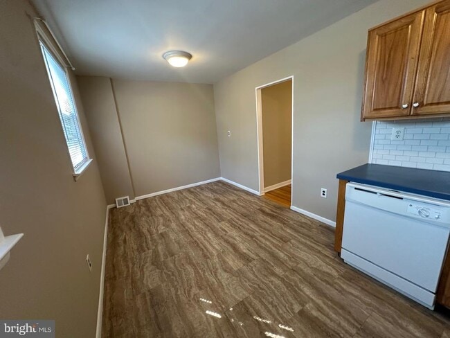 Building Photo - 3233 Comly Pl