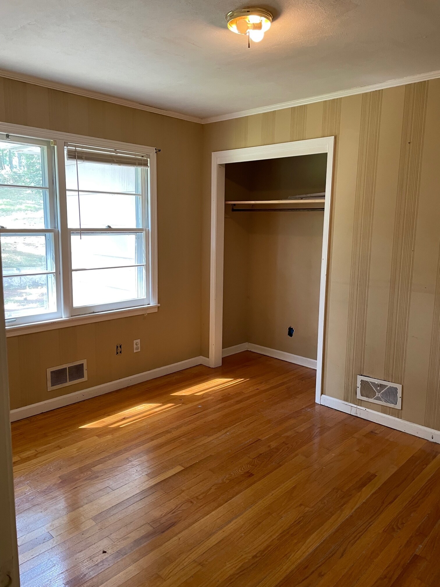 Building Photo - 1512 2nd Plz NW