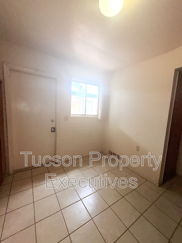 Building Photo - 8922 S Nogales Hwy