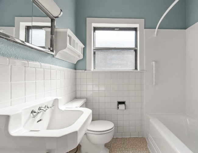 Building Photo - 4920 Lee Ave