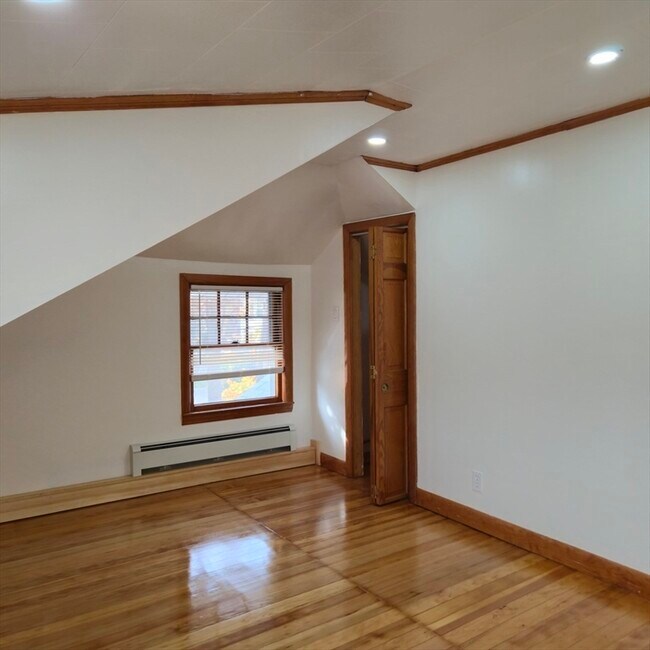 Building Photo - 22 Hope Ave