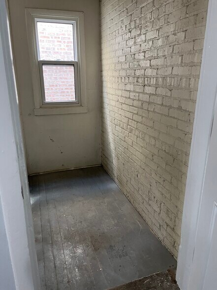 2nd Entrance - 728 Dobson St