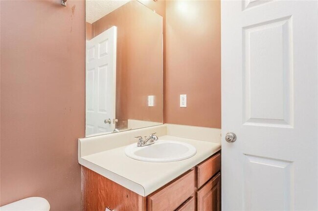 Building Photo - 12201 Fairington Ridge Cir