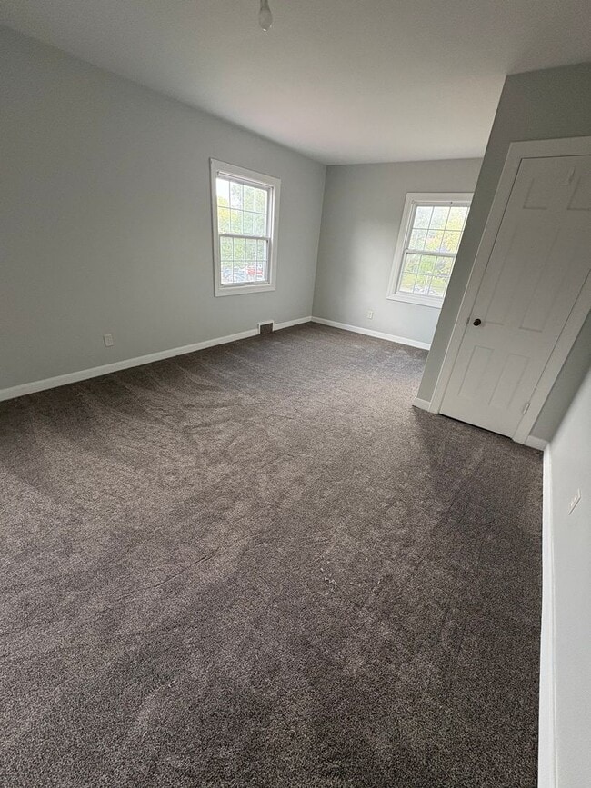 Building Photo - 4 bedroom 3 bathroom single family home