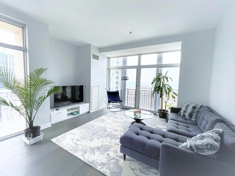 Building Photo - 1400 S Michigan Ave