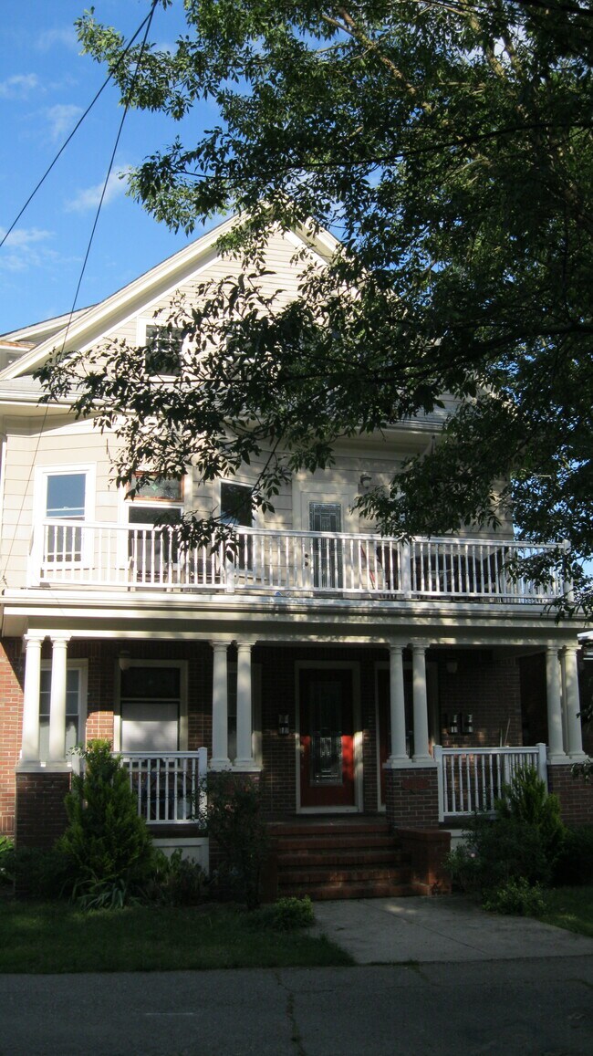 Building Photo - 153 Governor St