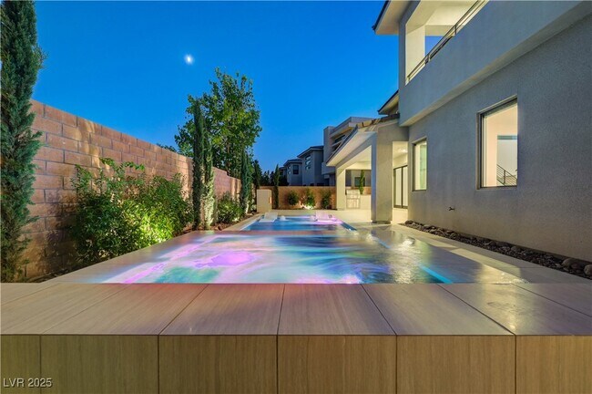 Building Photo - 68 Grey Feather Dr