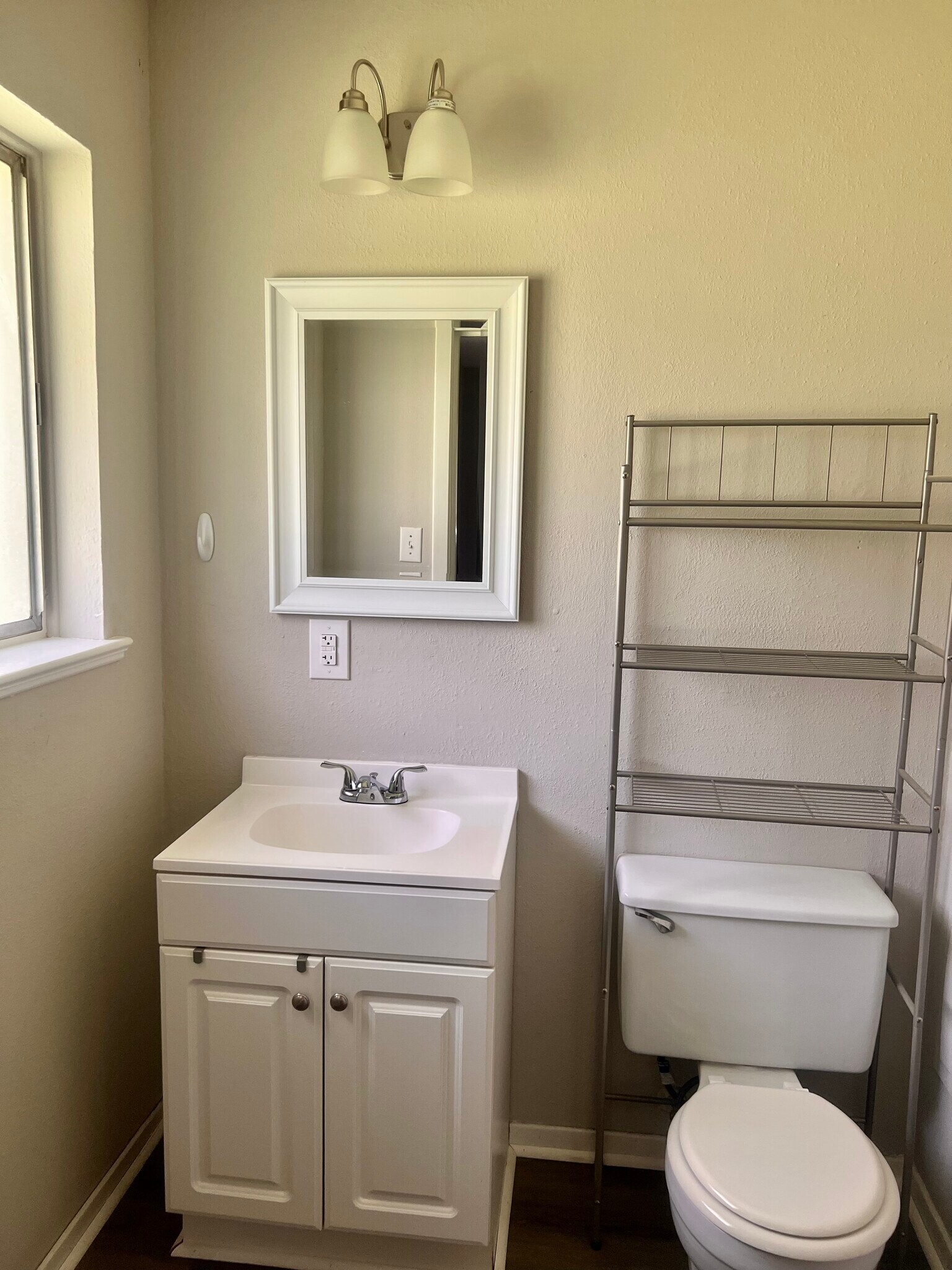 Building Photo - 311 Ivy St