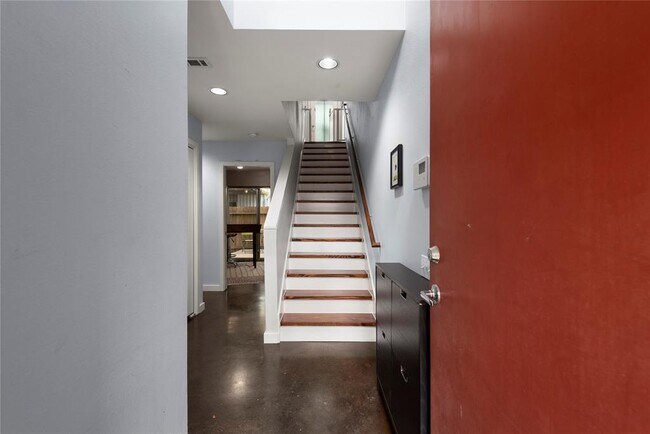 Building Photo - 3044 Commerce St