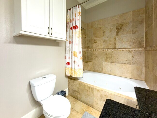 Building Photo - 1613 Summer St