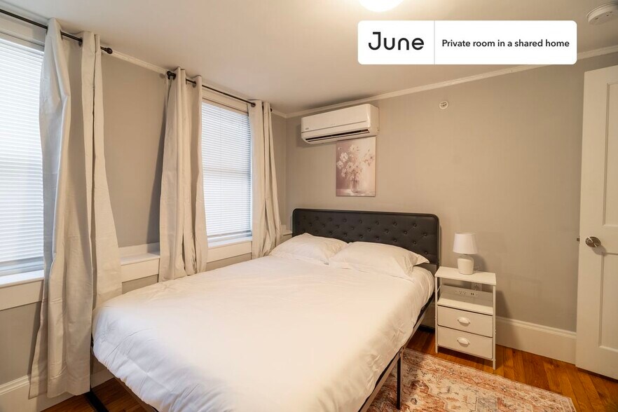 Primary Photo - Private bedroom in 4 bed/2 bath Home