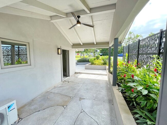 Building Photo - Experience Island Living in a Renovated 2-...