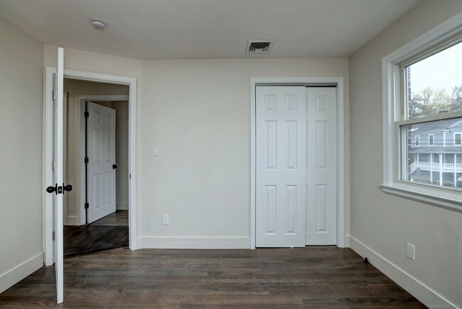 Building Photo - 800 Quinnipiac Ave