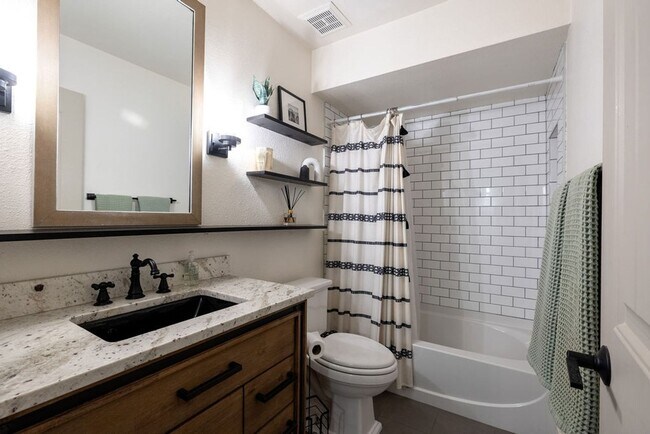 Building Photo - Charming 3BR House in Phoenix