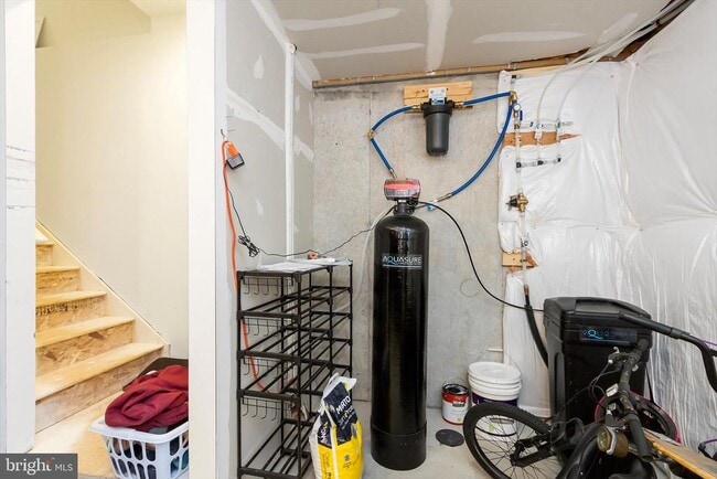 Building Photo - 18 Needle Ct