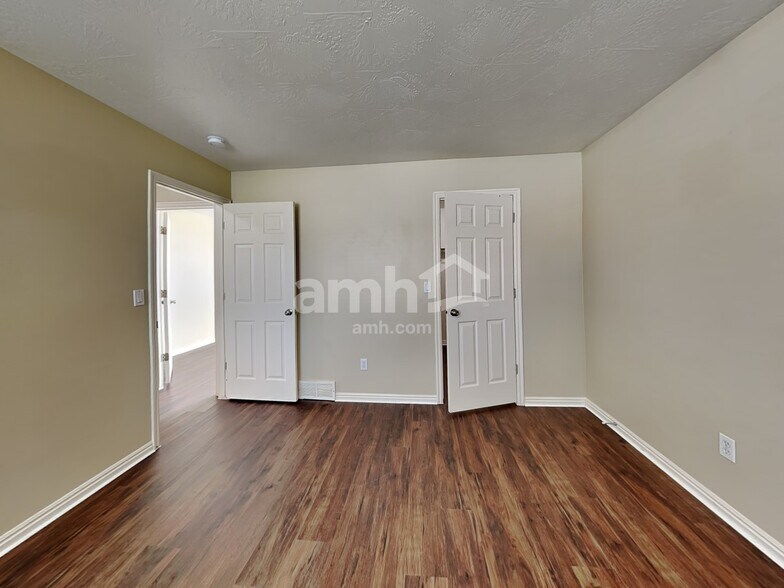 Building Photo - 6334 S Clover Creek Ln