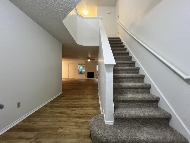 Building Photo - 8607 Cretys Cove