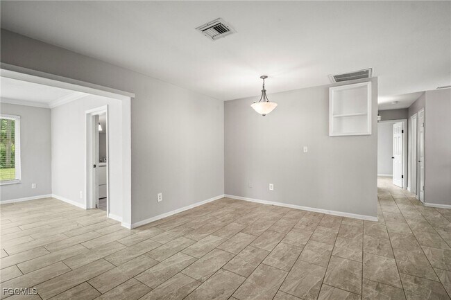 Building Photo - 2210 Parkview Dr