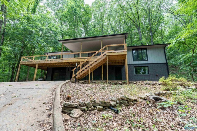 Primary Photo - 206 Newcomb Rd