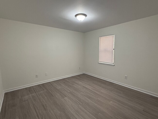 Building Photo - Cozy Pet-Friendly, 2-Bedroom, 1-Bath Duple...