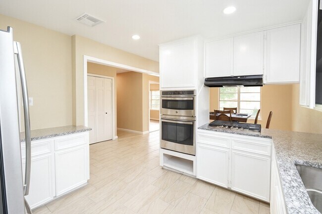 Building Photo - 1424 N Avenue F