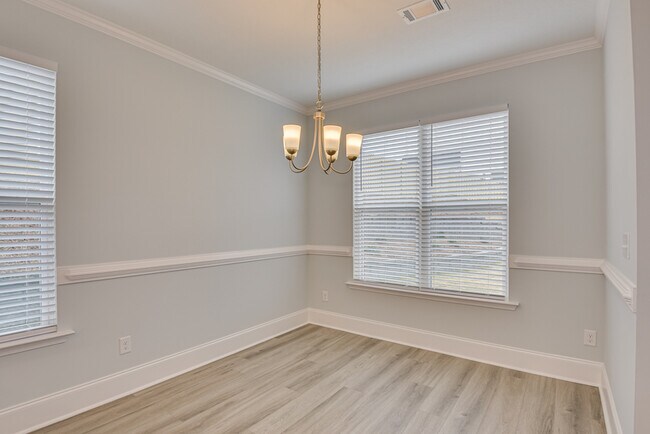 Building Photo - 926 Holbrook Dr