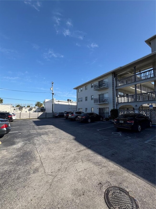 Building Photo - 16215 NE 18th Ct