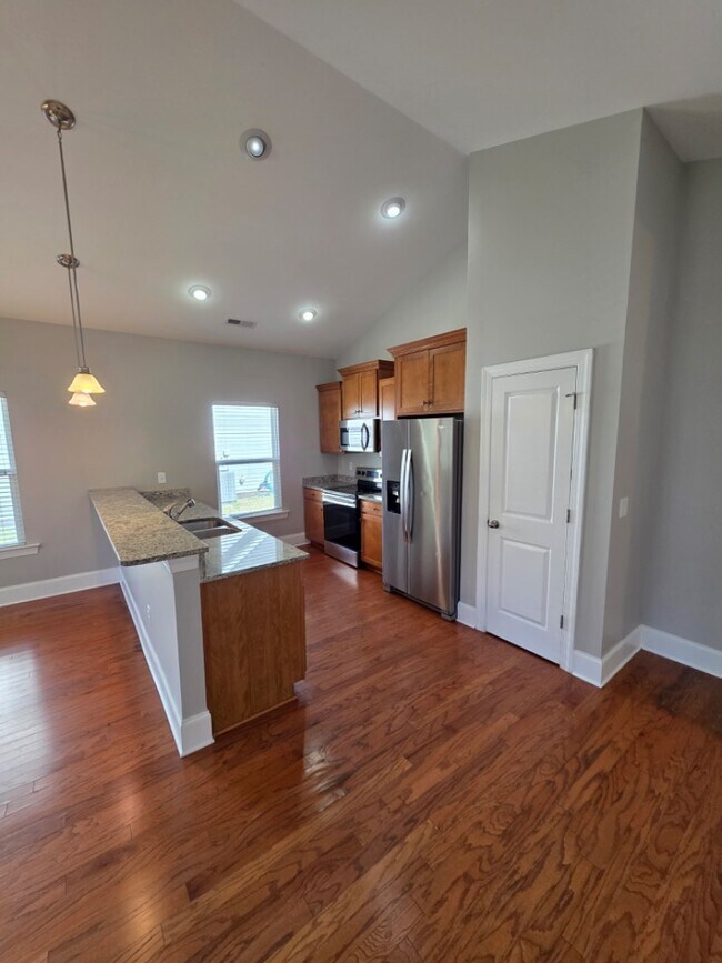 Building Photo - 1608 Palmetto Palm Dr