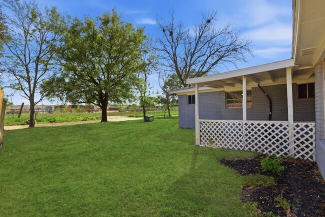 Building Photo - 3120 Royal St