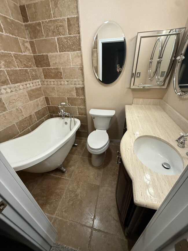 Building Photo - 422 Emery Dr