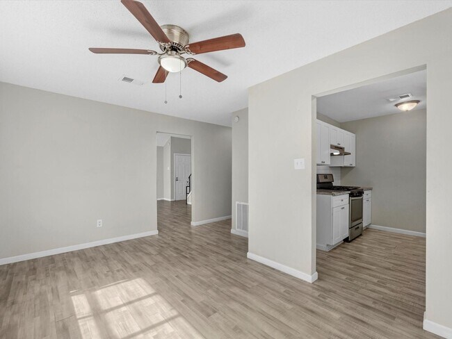 Building Photo - 19918 Bambiwoods Dr