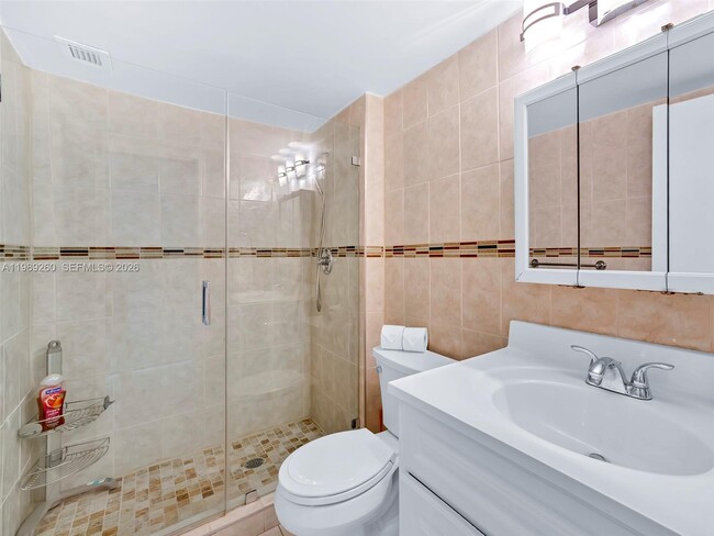 Building Photo - 3140 S Ocean Dr