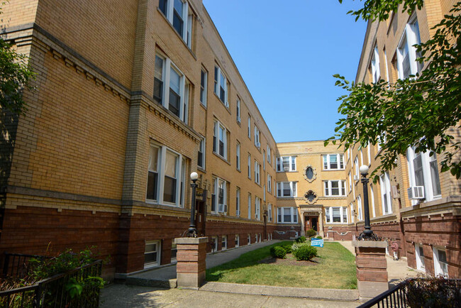 Primary Photo - 4354 N Winchester Ave