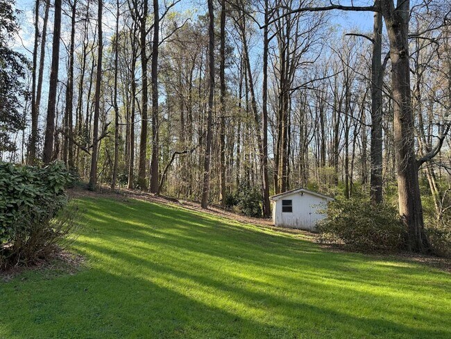 Building Photo - In City Limits!!!