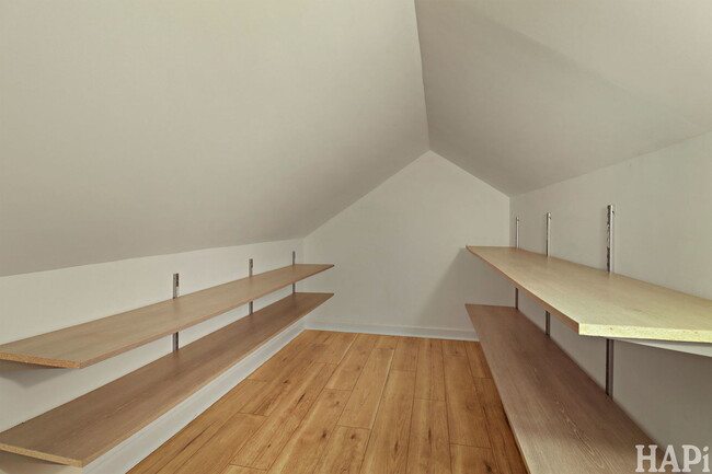 Building Photo - 115 N Hager Ave