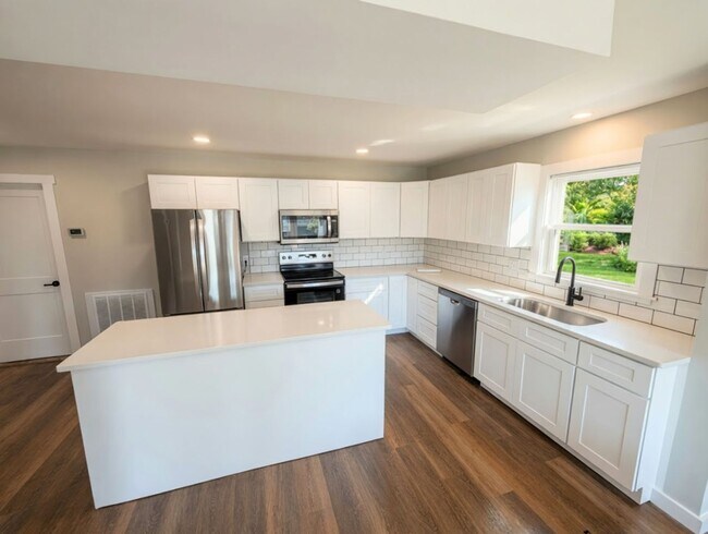 Building Photo - 4801 Boonsboro Rd