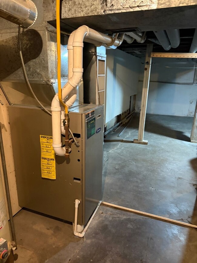 Building Photo - 516 Oak St