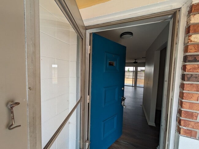 Building Photo - Imperial Estates Rental