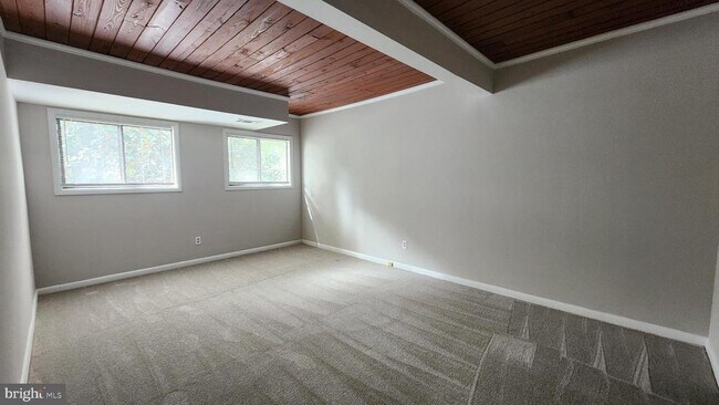Building Photo - 53 Skyhill Rd