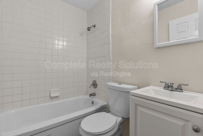 Building Photo - 10140 Earl Dr